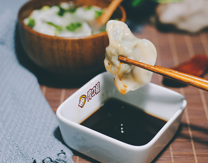 中秋佳節(jié)，月圓之夜，與家人歡聚，吃團圓餃子！